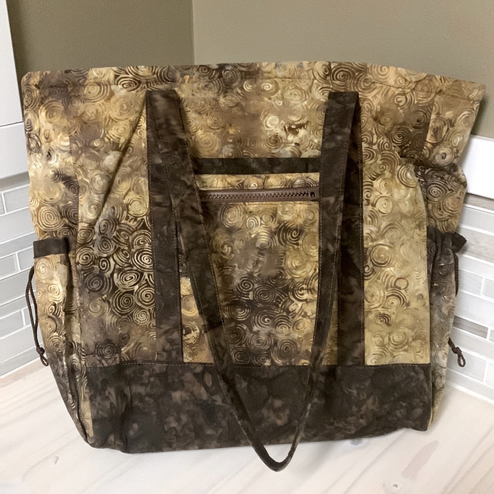 Large tote with multiple exterior and interior pockets
